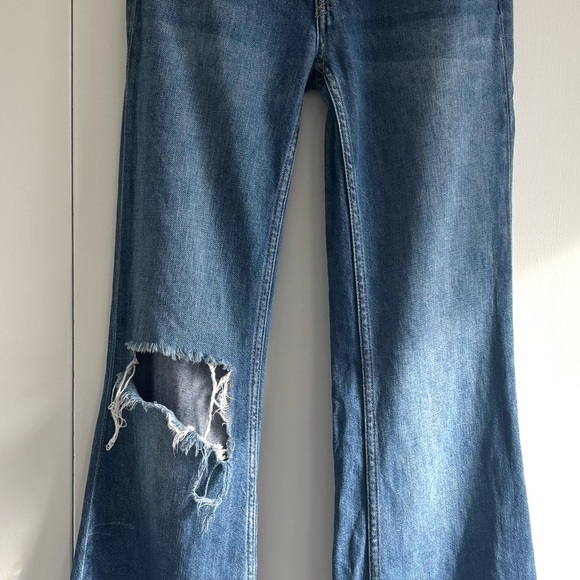 We The Free Free People Distressed Flare Jeans Size 24 - Picture 3 of 14